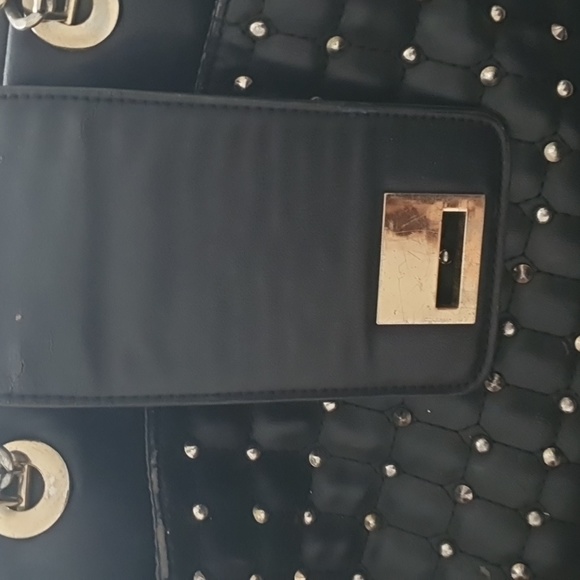 a handbag with chains - Picture 5 of 5